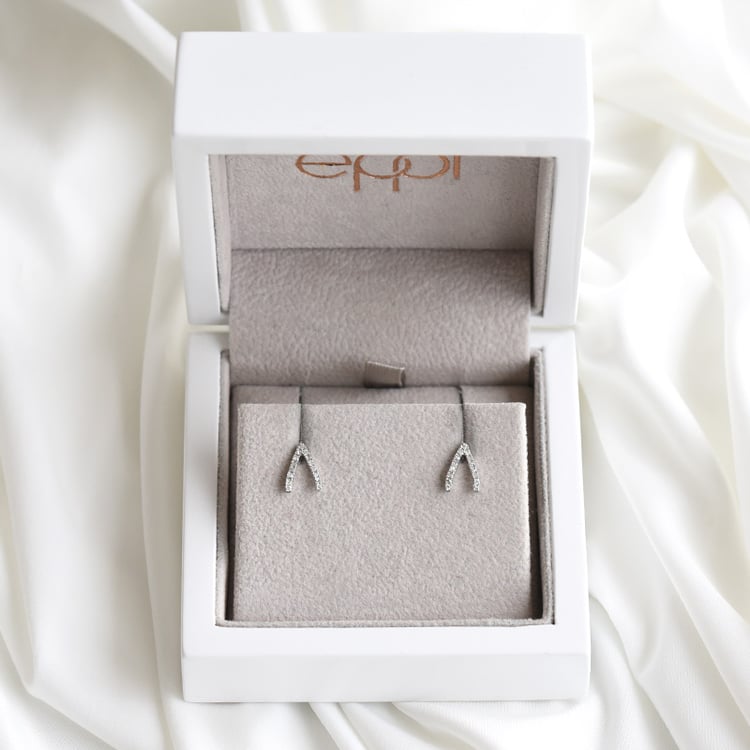 Strieborné náušnice s lab-grown diamantmi Wishbone 104199