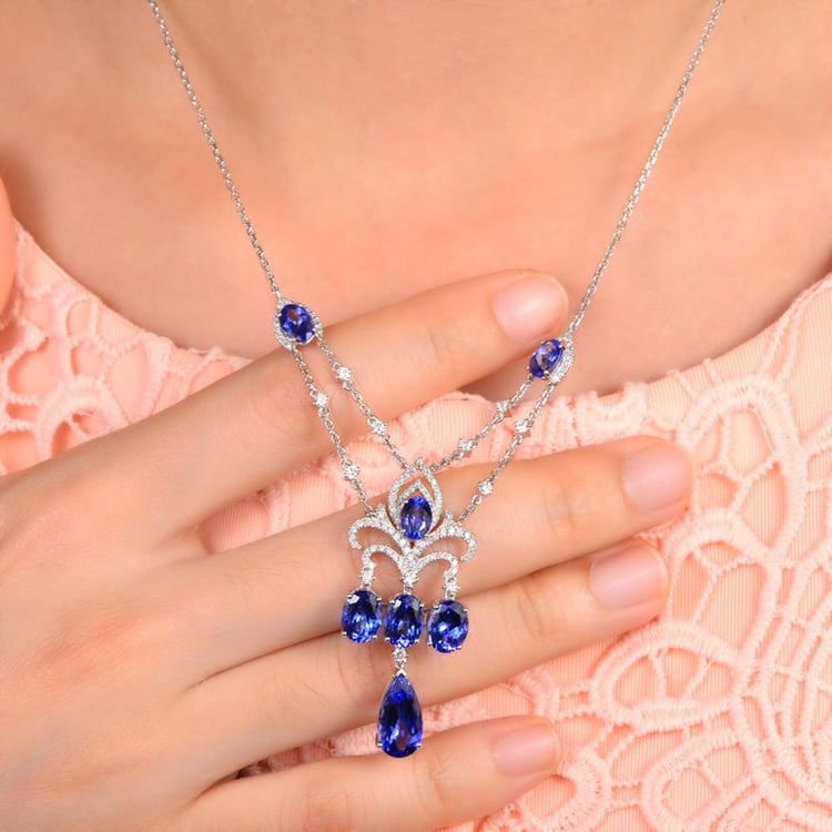 Zlatý tanzanitový náhrdelník 9836