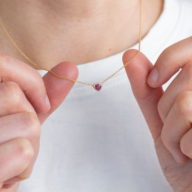 Náhrdelník s rubínovým srdiečkom Davila 124558