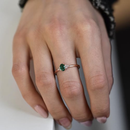 Zásnubný prsteň so smaragdom a diamantmi Kylie
