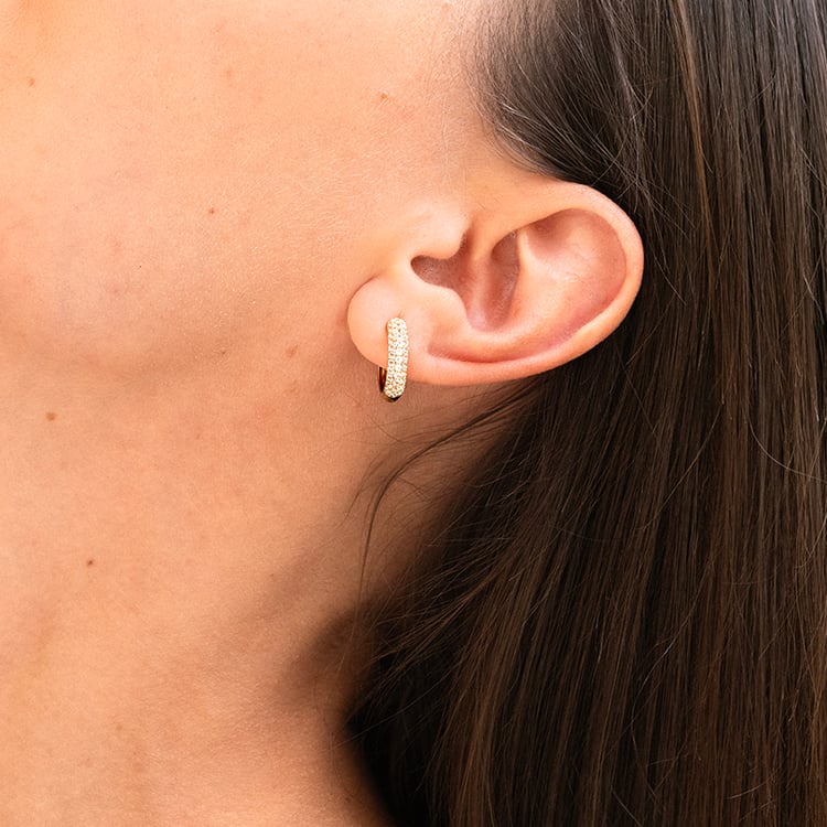 Strieborné pavé kruhové náušnice s bielymi topazmi Shaviv 143281