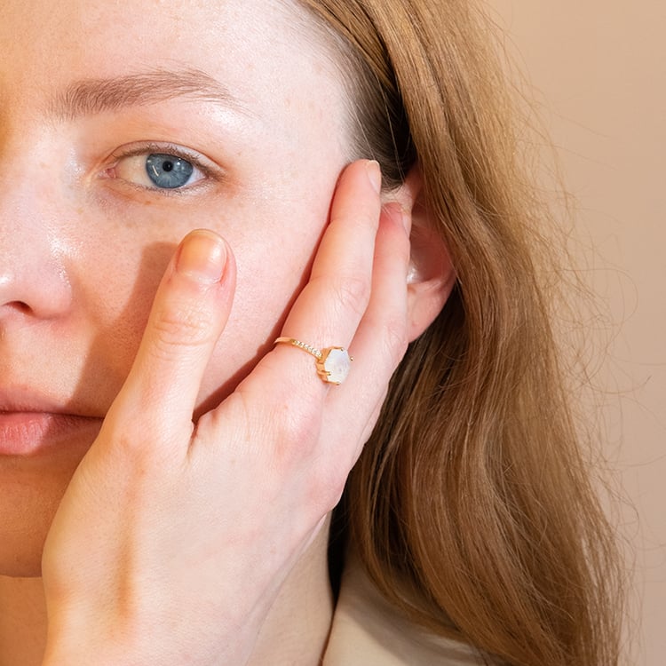 Zásnubný prsteň s hexagon mesačným kameňom a diamantmi Leach 99257