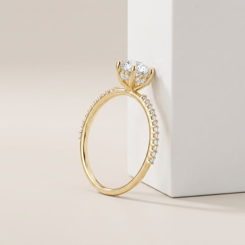 Zdobený zásnubný prsteň s 1.08ct IGI certifikovaným lab-grown diamantom a lab-grown diamantmi Annice