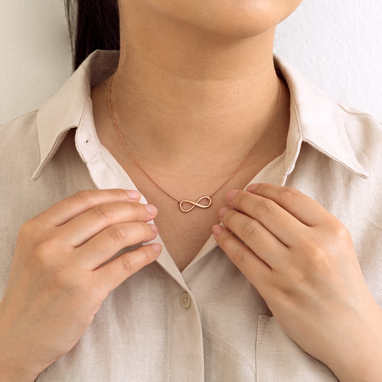 Strieborný náhrdelník Infinity 124600