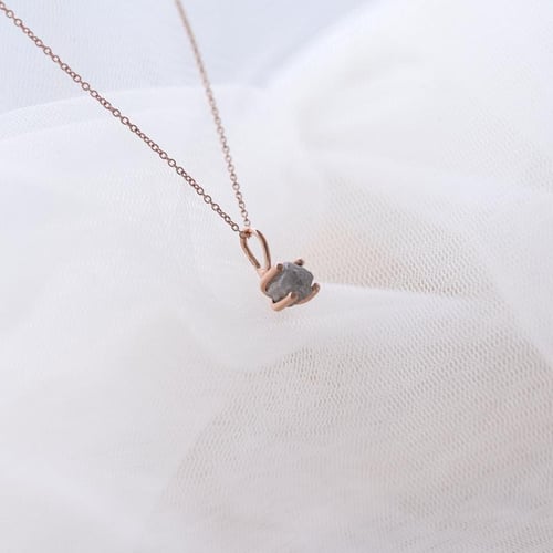 Zlatý prívesok s nebrúseným diamantom Brea