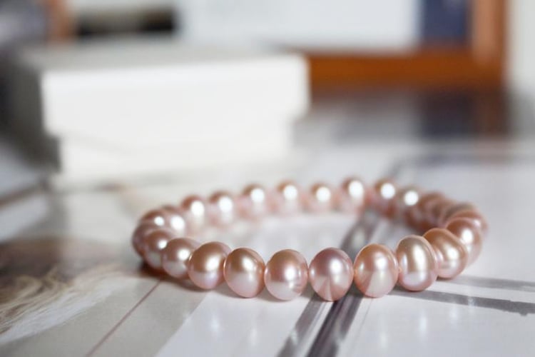 Ružový perlový náramok 9529