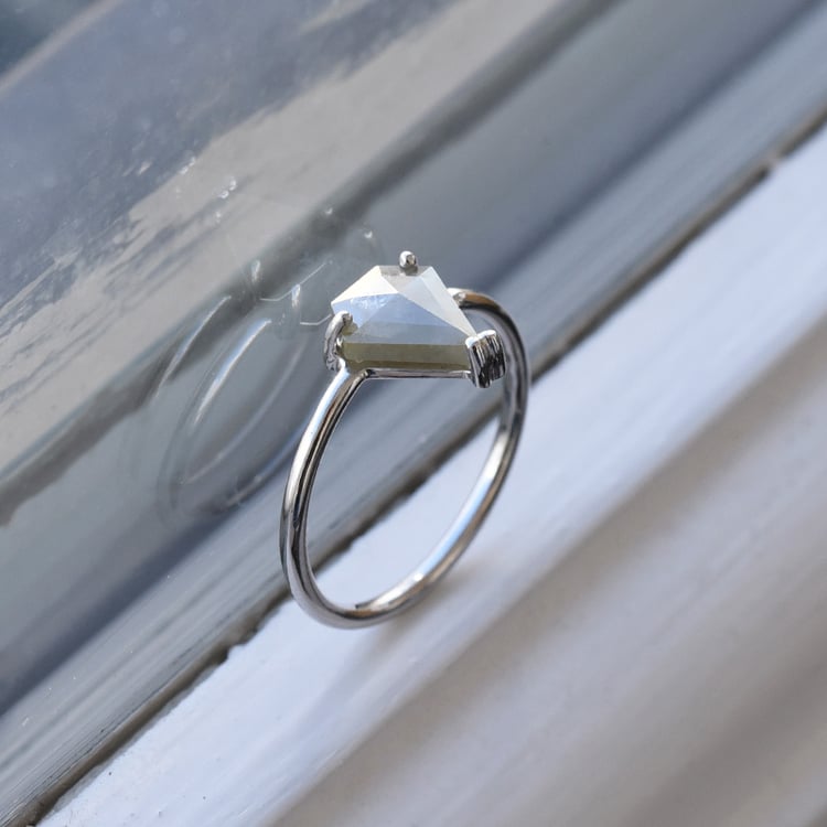 Zlatý prsteň so salt and pepper diamantom 79486