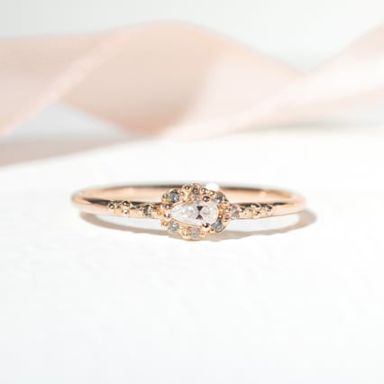 Prsteň s moissanitom a salt and pepper diamantmi Leann