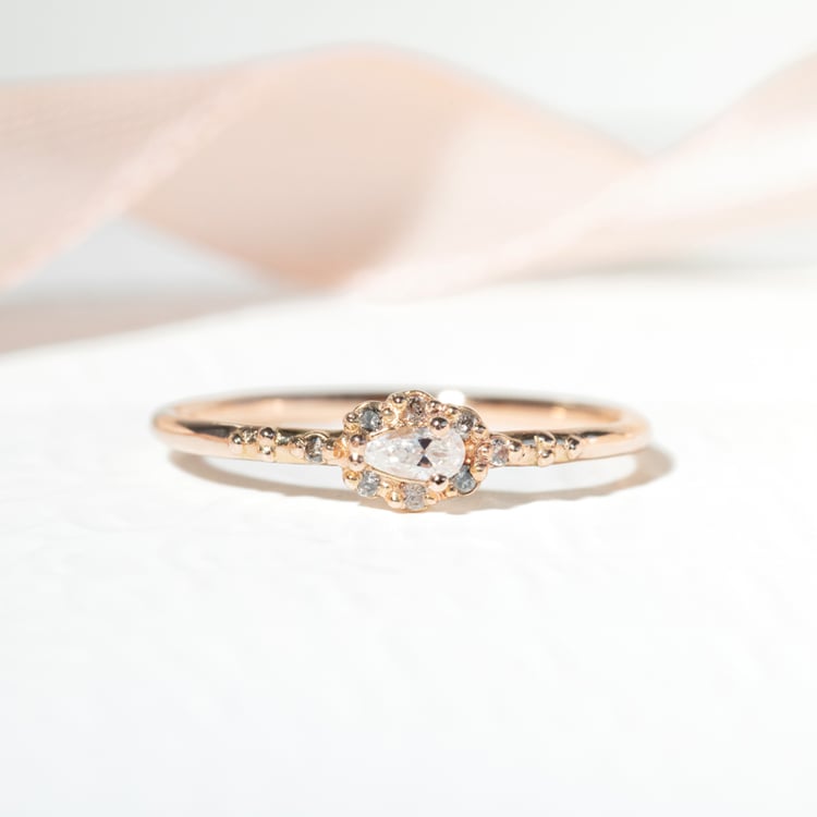 Prsteň s moissanitom a salt and pepper diamantmi Leann 127262