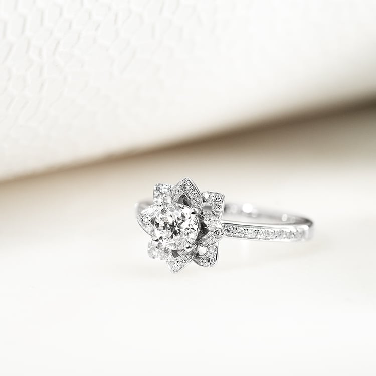 Zlatý diamantový prsteň v tvare kvetiny Ryan 133828