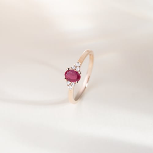Zásnubný prsteň s rubínom a diamantmi Sheldo