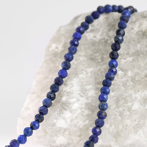 Strieborný pozlátený náhrdelník s lapis lazuli korálkami Cindy