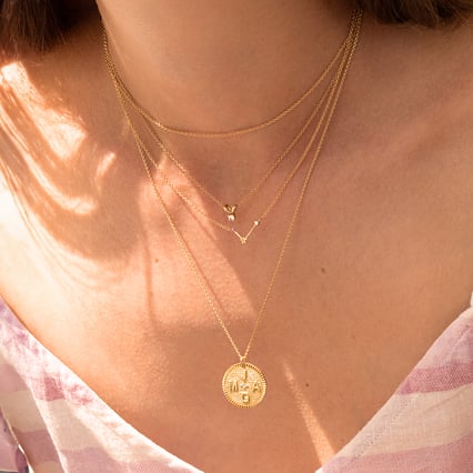 Personalizovaný prívesok s drahokamom a písmenom Gary