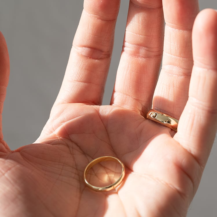 Svadobné obrúčky s gravírom hviezd a mesiaca Grove 120007