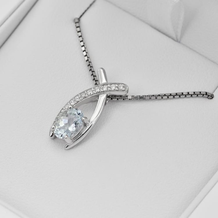 Strieborný prívesok s oválnym akvamarínom 28388