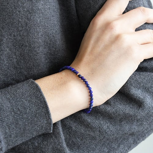 Strieborný náramok s lapis lazuli korálkami Jakira