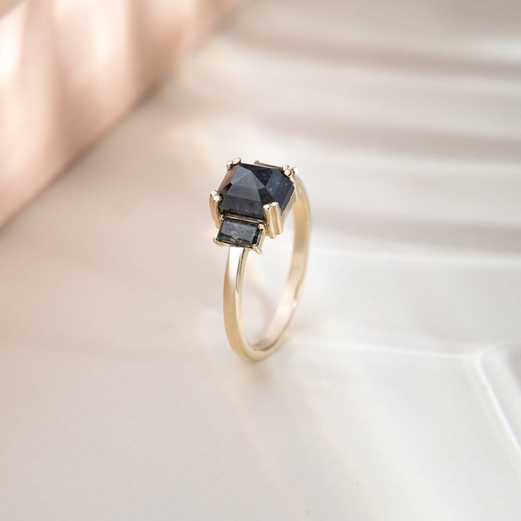 Zlatý prsteň s asscher a baguette salt and pepper diamantmi Serdar 152006