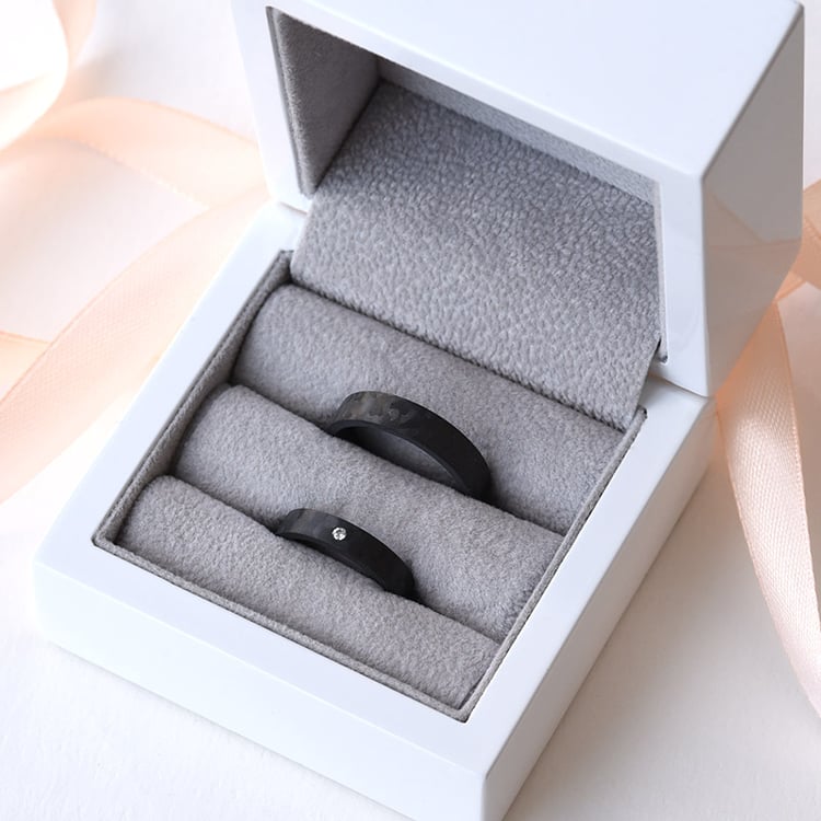 Karbonové snubné prstene 77513