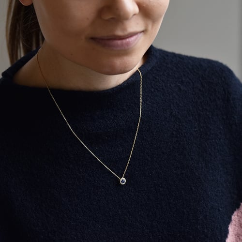 Halo prívesok so zafírom a diamantmi Usara