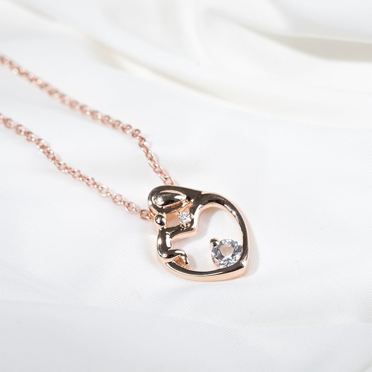 Prívesok matka a dieťa s bielym topásom a diamantom Heli 131136