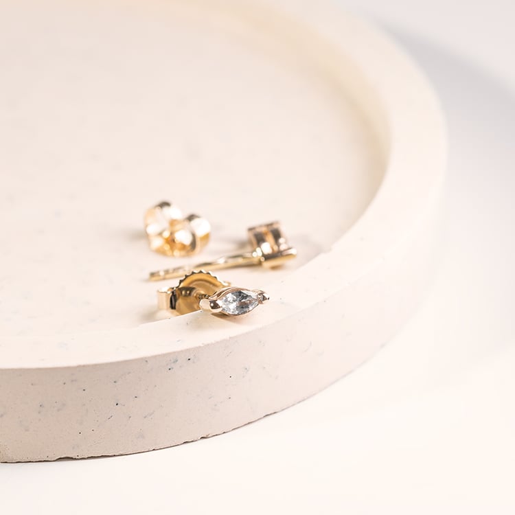 Minimalistické náušnice s bielymi zafírmi Natali 121583