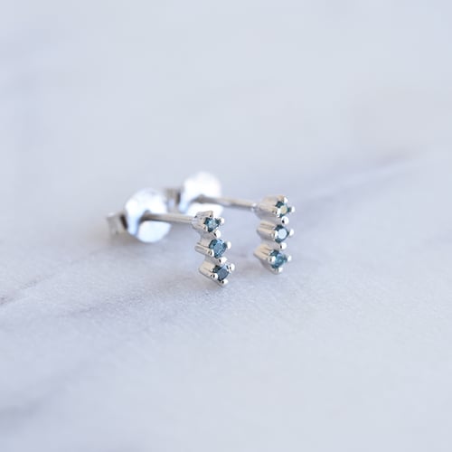Minimalistické náušnice s modrými diamantmi Sylvi