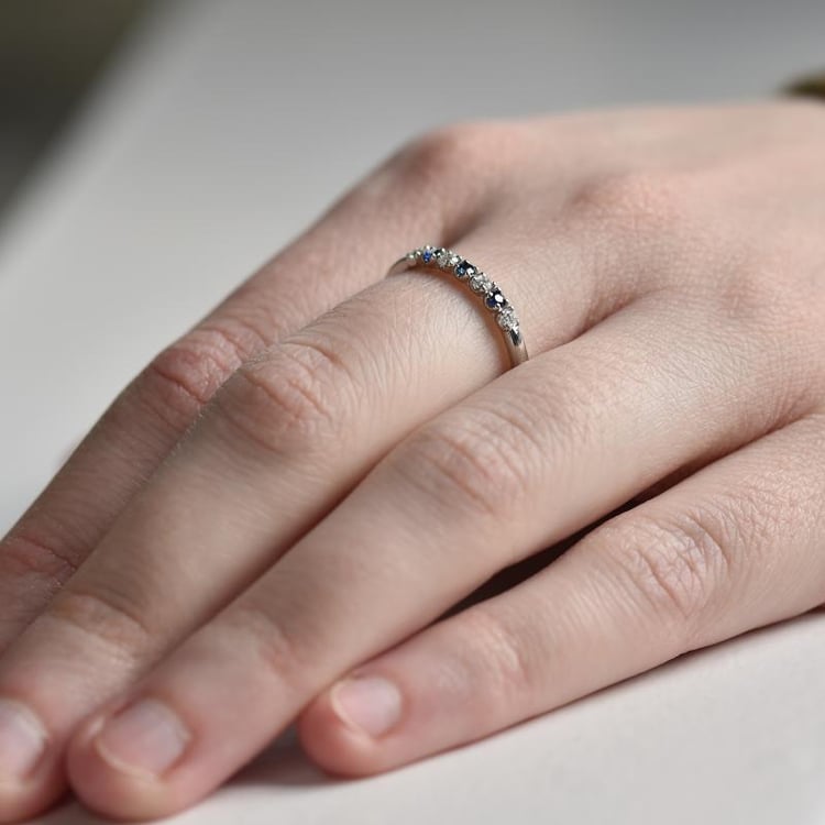 Platinový eternity prsteň s modrými zafírmi a diamantmi Moira 29332