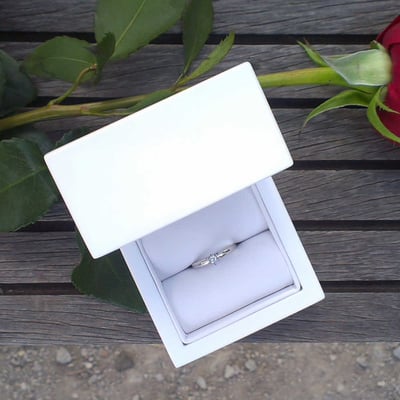 Zásnubný prsteň s diamantom 