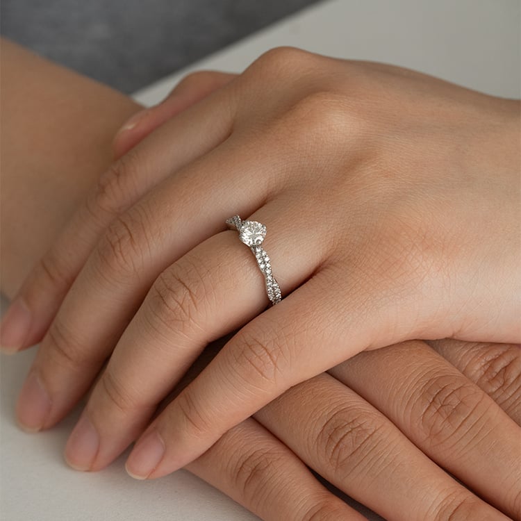 Zásnubný prsteň s prepletanou obrúčkou a certifikovaným lab-grown diamantmi Minna 152599