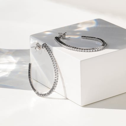 Zlaté flexi polkruhové náušnice s lab-grown diamantmi Hawn