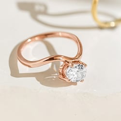 Zásnubný prsteň s oval lab-grown diamantom Carrie