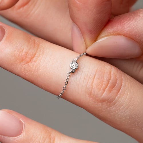 Minimalistický retiazkový prsteň s diamantom Terez