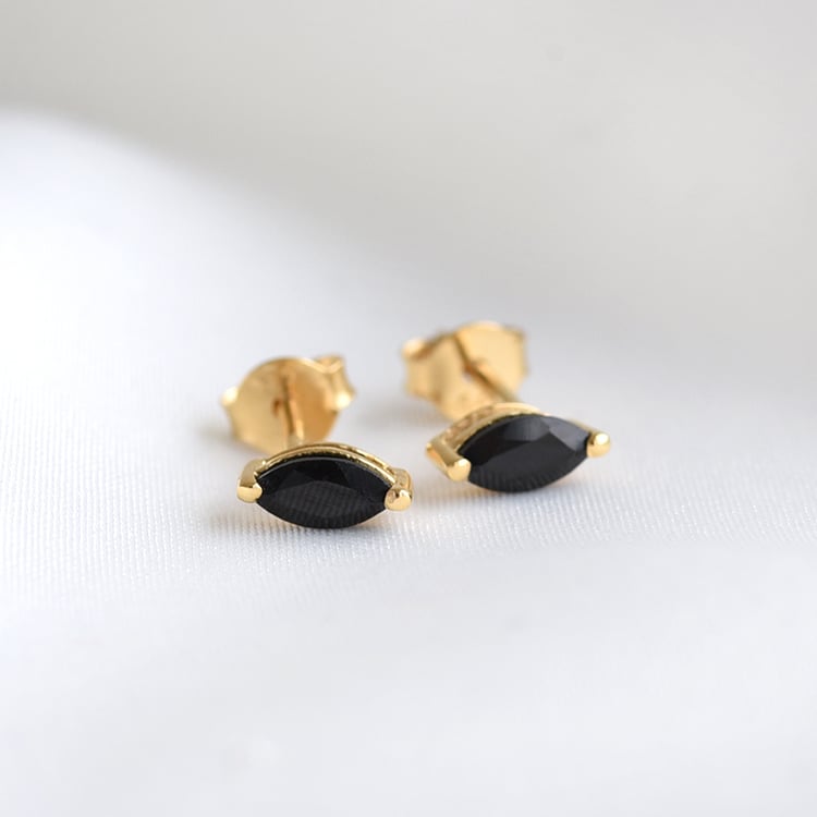 Ónyxové náušnice z pozlateného striebra 78869