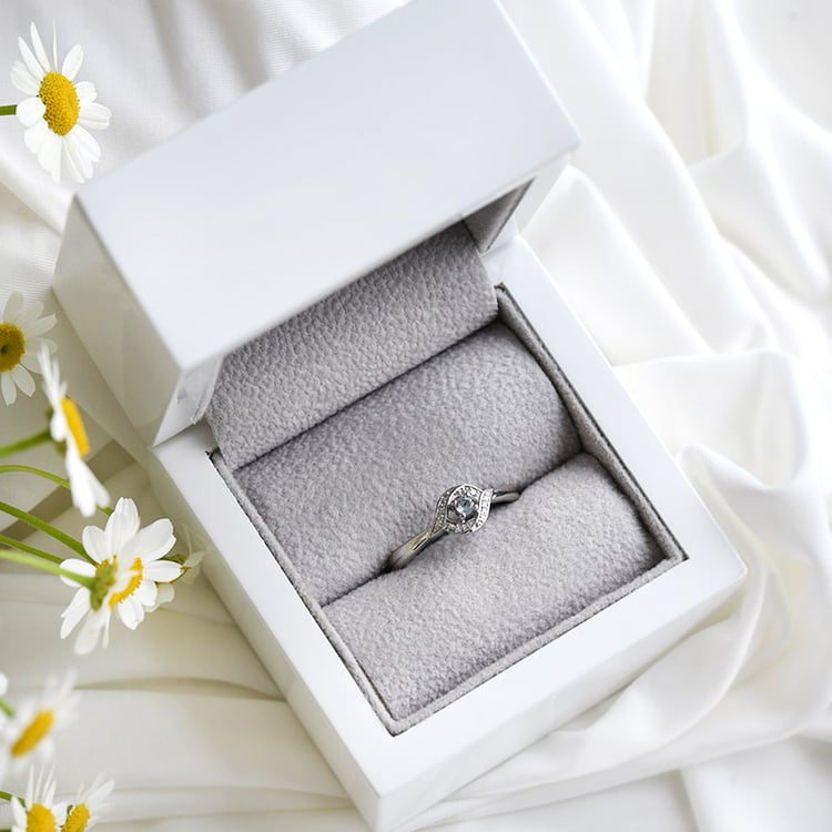 Zlatý zásnubný prsteň 82234