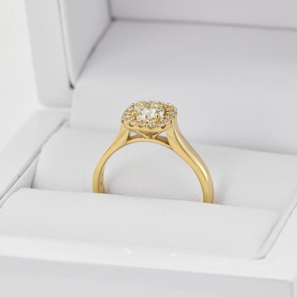 Zásnubný zlatý prsteň s diamantmi Liare