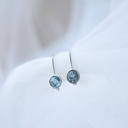 Zlaté visiace náušnice s topásmi Christabel