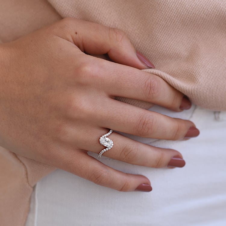 Zlatý moissanitový prsteň 66230