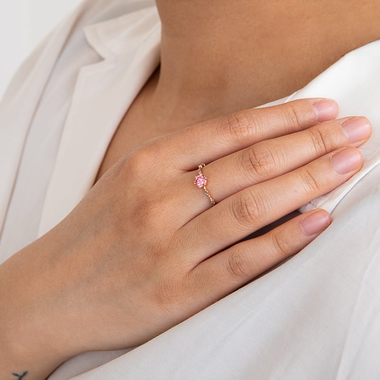 Zásnubný prsteň s certifikovaným fancy pink lab-grown diamantom Jelena 136505