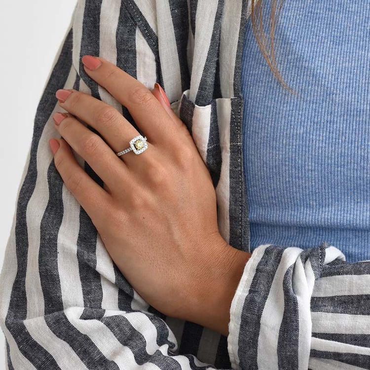 Zásnubný prsteň so žltým centrálným diamantom z bieleho zlata 84342