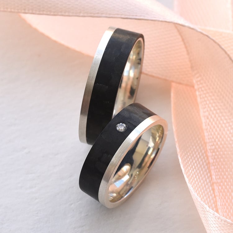 Karbonové snubné prstene zo zlata s diamantom 77509