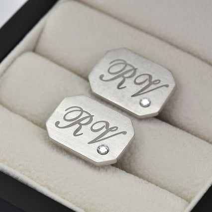 Strieborné manžetové gombíky s gravírom a diamantmi Rosario