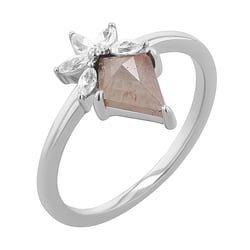 Prsteň so salt and pepper diamantom a a bielymi moissanitmi Madi