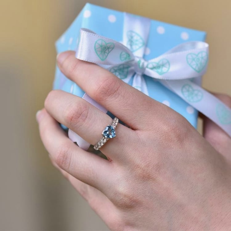 Strieborný prsteň so srdiečkovým topásom Bailey 110225