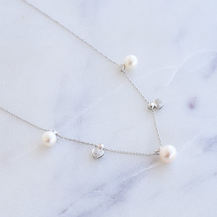 Perlový náhrdelník so srdiečkami 87042