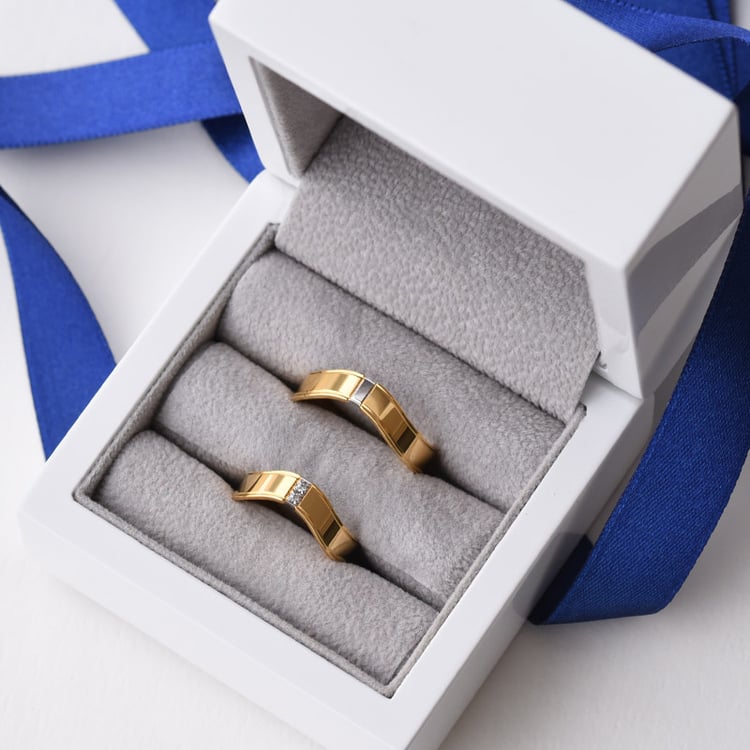 Vlnité snubné prstene s diamantmi 76317