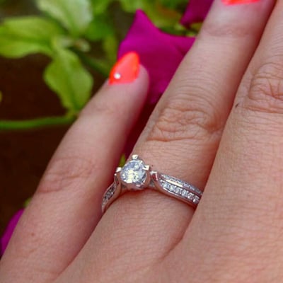 Zásnubný prsteň s diamantmi 