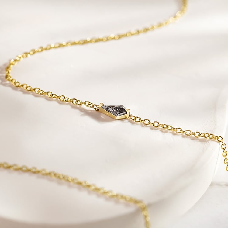 Náhrdelník s kite salt and pepper diamantom Momu 156064