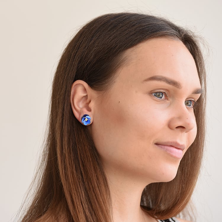 Strieborné náušnice s motívom fialiek 64161