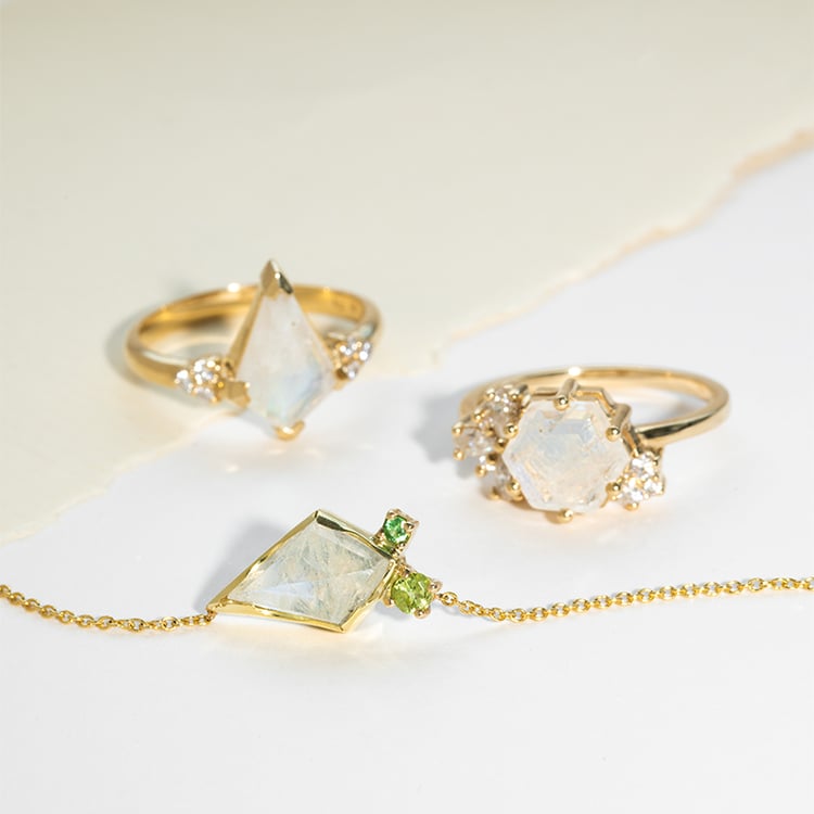 Náhrdelník s mesačným kameňom, olivínom a tsavorit granátom Luca 123761