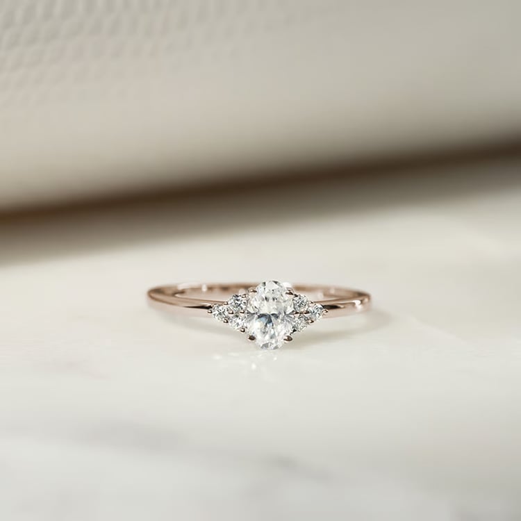 Zásnubný prsteň z orieškového zlata s lab-grown diamantmi 165199